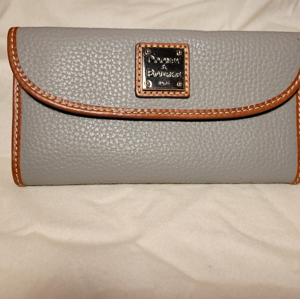 Dooney & Bourke Continental wallet